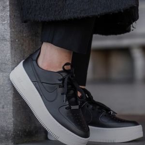 Womens Nike Air Force 1 Sage in Black sz 7